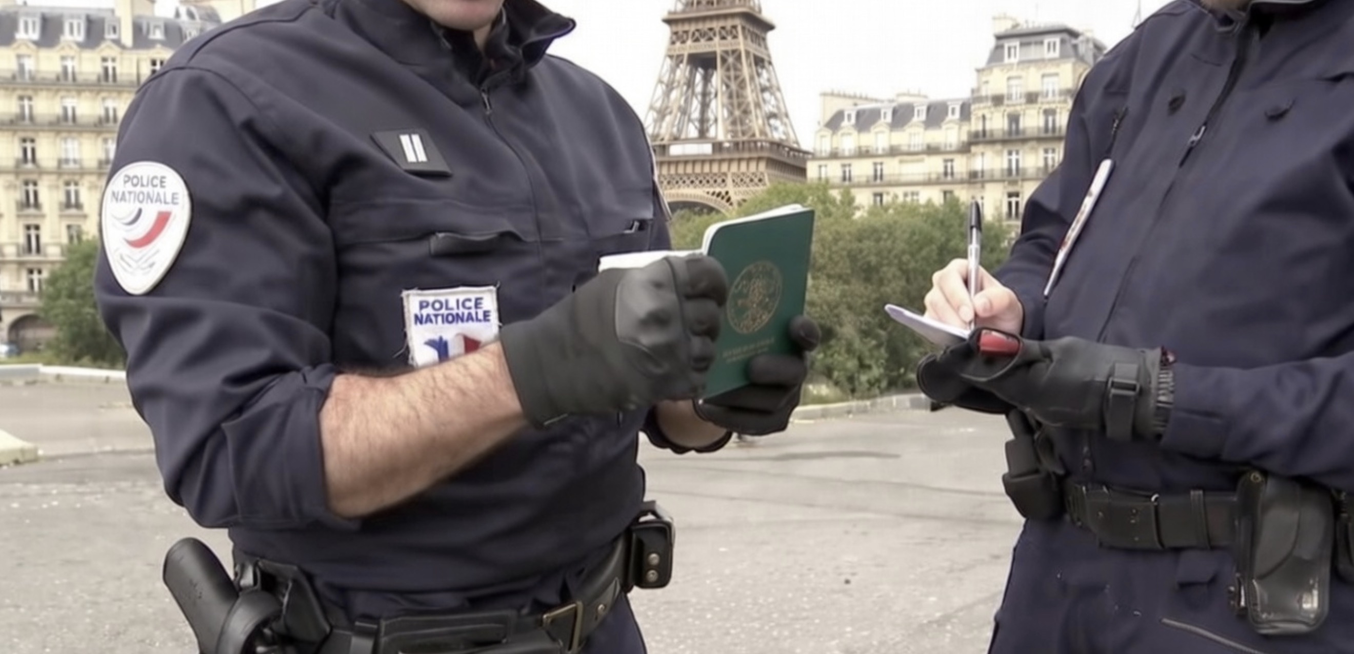 Emmanuel Macron passe l'amende pour usage de stupéfiants à 500 €